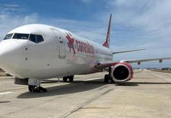 Son dakika...Alanya'da içinde 190 kişi bulunan uçağın inişte ön tekeri patladı!