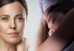 Gece uykusu cildi kırış kırış ediyor! Uyurken yan yatanlar daha hızlı yaşlanıyor