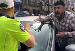 Kendisini uyaran polisin üzerine aracını sürdü