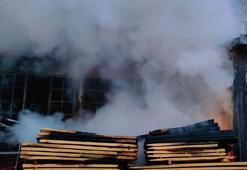 Bursa'da mobilya imalahathanesinde yangın!