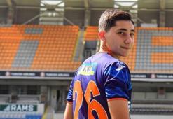 Başakşehir'de Emirhan İlkhan ile yollar ayrıldı!