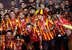 Galatasaray'da ilk veda! Takım arkadaşı ayrılığı sosyal medyadan duyurdu