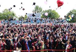 Anadolu Üniversitesi’nde 3 kuşak mezuniyet sevinci