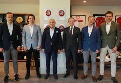 TFF Başkanı Mehmet Büyükekşi, EURO 2024’te görev yapacak Türk hakemlerle bir araya geldi