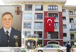 Şehit Pilot Albay Gökhan Özen'in Eskişehir'deki ailesine şehadet haberi verildi