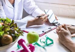 Sadece kilo verdirip zayıflatmaz: Diyetisyenlerle ilgili söylenen 4 yanlış bilgi