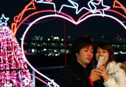 Japonya'da düşen doğum oranlarına karşı flört uygulaması başlıyor