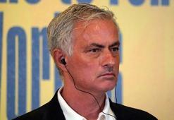 Jose Mourinho'dan Murat Ülker'e imzalı forma hediyesi!