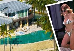 Lüks malikanesi için milyonlar ödemişti! Devasa havuzunun tadını çıkardı