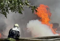 Kocaeli'de palet fabrikasındaki yangın kontrol altına alındı