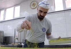 Tatlıcılar bayram nedeniyle çift vardiya çalışmaya başladı