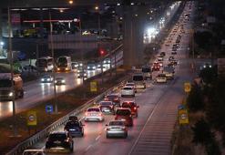 Tatilciler dönüyor! 43 ilin geçiş güzergahında trafik yoğunluğu