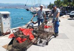 Gönüllü dalgıçlar Fethiye'de deniz temizledi: Market arabası çıktı