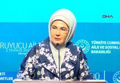 Emine Erdoğan, koruyucu ailelerle bir araya geldi