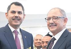 Yeni bakanlar koltuklarını devraldı