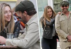 Genç modelle ilişkisi ortaya çıkmıştı! Çiçeği burnunda çift Londra sokaklarında görüntülendi