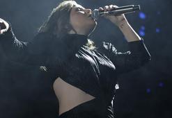 Van Kültür Yolu Festivali’nde Merve Özbey coşkusu