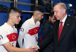 Cumhurbaşkanı Erdoğan'dan A Milli Futbol Takımına ziyaret! 'Siz bizim şampiyonumuzsunuz'