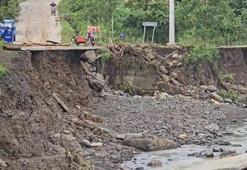 Samsun'da sağanak nedeniyle yol çöktü