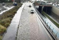 Erzurum'da sağanak yağış hayatı olumsuz etkiledi