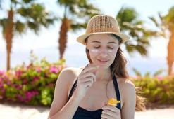 Bu hatalar cildi yaşlandırıyor, kanser riskini artırıyor! ‘Plajda değil, 30 dakika önce sürün’