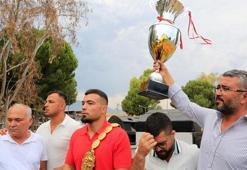 Başpehlivan Yusuf Can Zeybek Antalya'da krallar gibi karşılandı