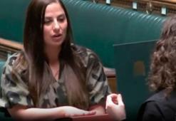 İngiltere'de Türk vekil Nesil Çalışkan Kur'an-ı Kerim'e yemin ederek göreve başladı