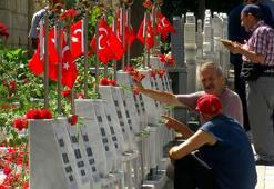 Edirnekapı'daki 15 Temmuz Şehitliği'nde ziyaret! 'Arkadaşım kucağımda şehit oldu'