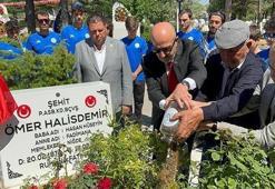 Zekai Aksakallı şehit Halisdemir'in kabrini ziyaret etti: Bu ülkede Ömer'ler bitmez