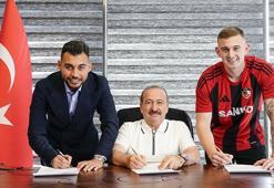 Kacper Kozlowski'nin imza töreninden kareler