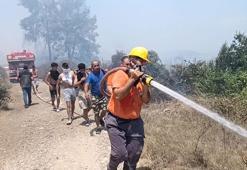 Mezarlıktaki yangın ormana sıçradı, mahalleli alarma geçti