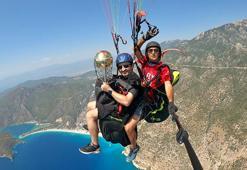 Galatasaray'ın kupası yamaç paraşütüyle havalandı!