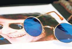 Lennon’ın gözlüğü satılıyor