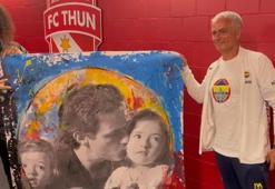 Jose Mourinho için özel tablo! Sanatçıyı Cucurella'ya benzetti