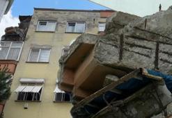 Yer: Kartal! 4 katlı binanın çatısı çöktü: İnsanlar tahliye edildi