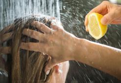 Limon suyundan ilaç gibi gelen güzellik! Duşta kullanan sivilce izlerinden kurtuluyor