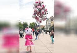 50 yaşında ama hep çocuk Hello Kitty
