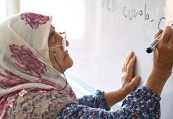 71 yaşında okuma yazmayı öğrendi! 'Ödevlerini hiçbir zaman aksatmadı'