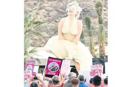 Marilyn Monroe’nun heykeli taşınıyor