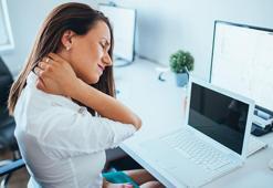 Masa başı çalışanlar dikkat! Bu hatalar boynumuzu büküyor