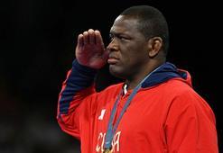 Mijain Lopez tarihe geçti! Ayakkabılarını mindere bıraktı