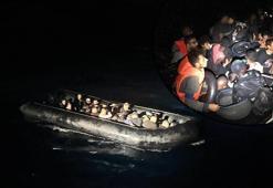 İzmir açıklarında, 4 farklı lastik botta 115 düzensiz göçmen yakalandı