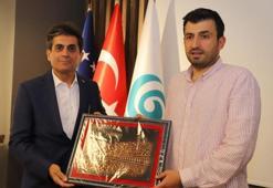 Selçuk Bayraktar Kosova'daki Yunus Emre Enstitüsü'nü ziyaret etti