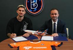 Berat Özdemir'in imza töreninden kareler