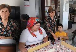Nebahat muhtar köy kahvesini de işletiyor