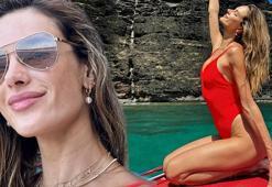 Victoria's Secret meleği Alessandra Ambrosio'dan tatil pozları