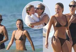 Model anne-kız soluğu Ibiza'da aldı! Tüm bakışları üzerlerinde topladılar