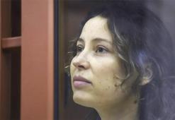 Ukrayna'ya 51 dolarlık yardım yapan kadına vatana ihanet suçundan 12 yıl hapis cezası verildi