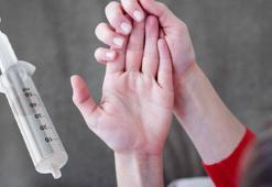 İğne, cımbız ve makası unutun! Batan kıymığı tek hamlede çıkarıyor, çaresi bakın neymiş