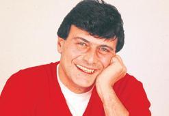 Ferdi Özbeğen alkışlarla anıldı